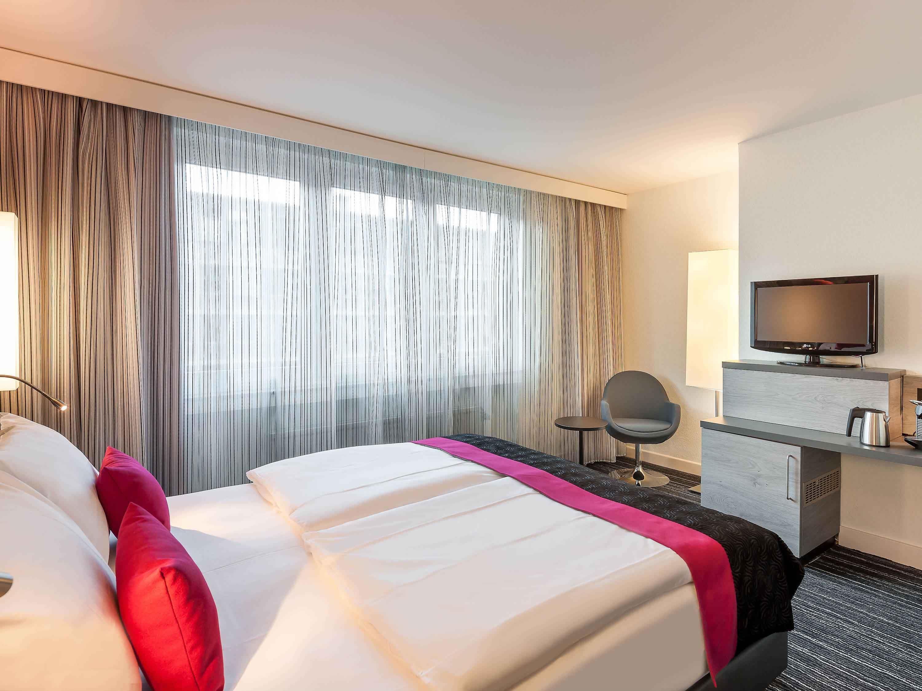 Privilege, Double Room, 1 Double Bed | In-room safe, desk, soundproofing, rollaway beds