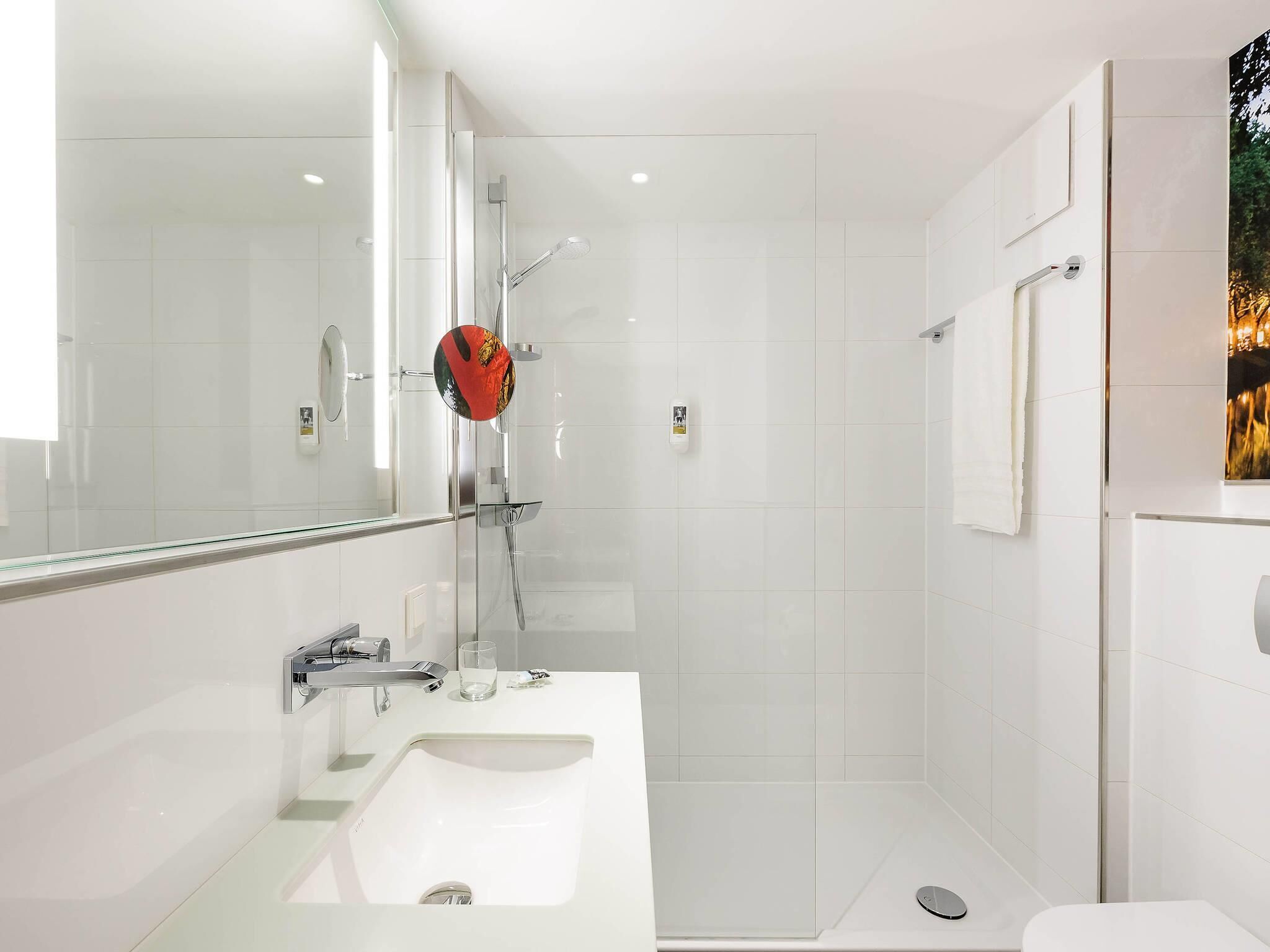 privilege, double room, 1 double bed | in-room safe, desk, soundproofing, rollaway beds