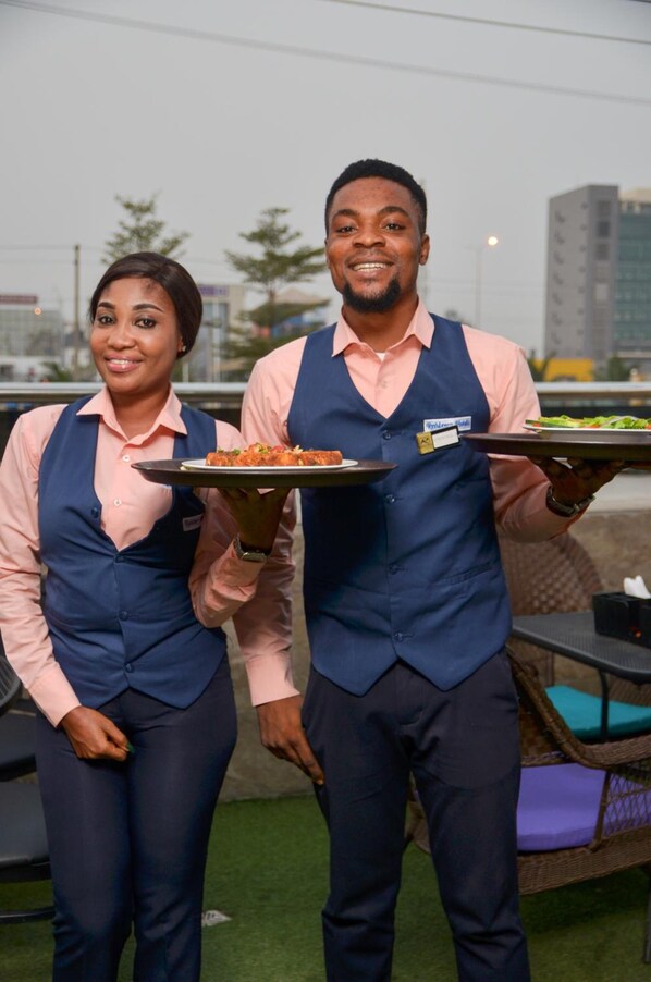 Spécialités Cuisine locale et internationale