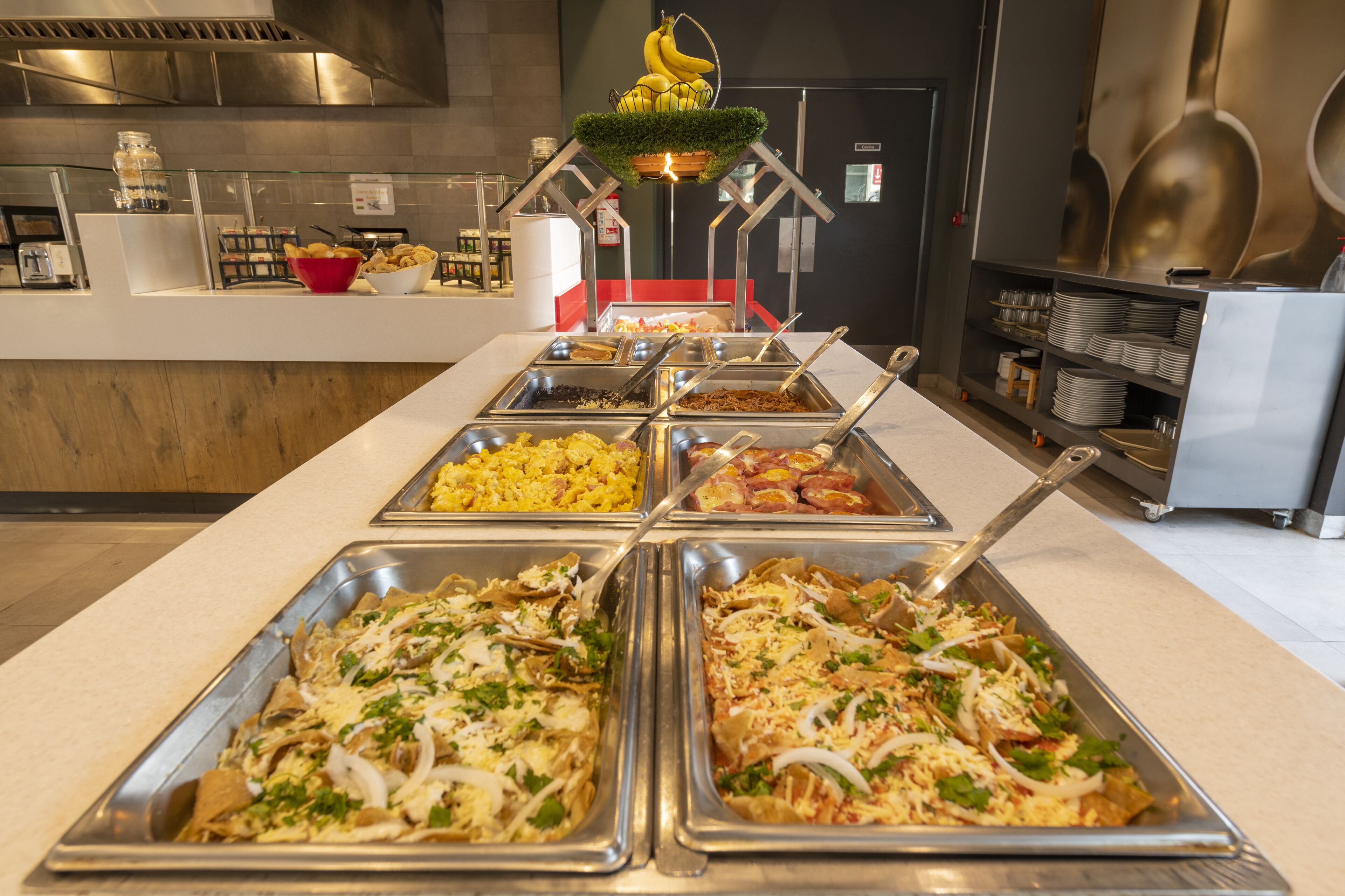 daily cooked-to-order breakfast (mxn 179 per person)