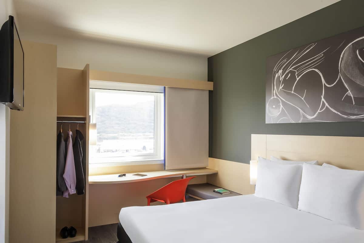 Habitación estándar, 1 cama doble | Escritorio y espacio para trabajar con un portátil