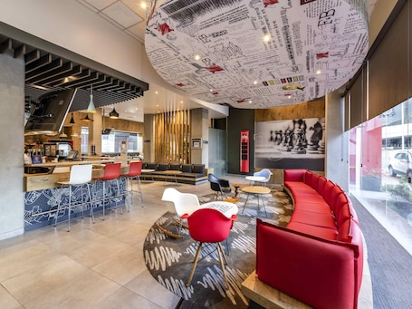 Exterior. ibis Queretaro