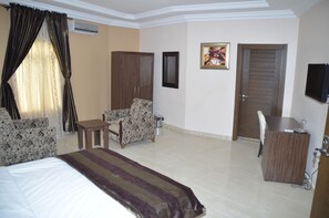 Residency executive suite | Bureau, accès au Wi-Fi (inclus)