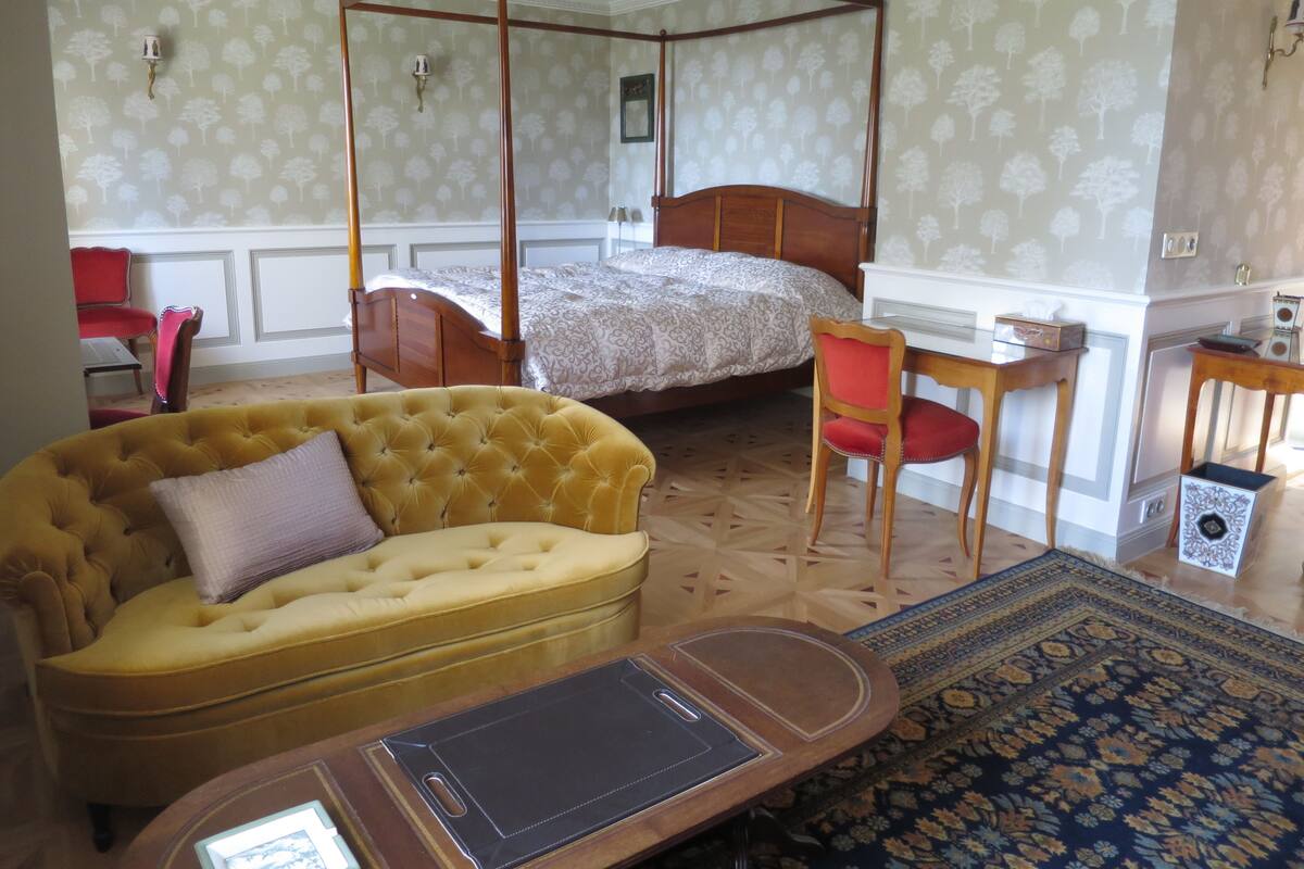 Luxury Double Room (Old England) | 1 bedroom, premium bedding, memory-foam beds, minibar
