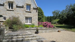 Courtyard - KerBlondel (Plouezoch)