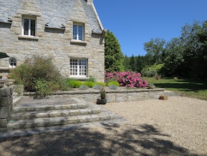 Courtyard - KerBlondel (Plouezoch)