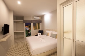 Desk, soundproofing, free WiFi - Nature Pine Residence (Rawai)