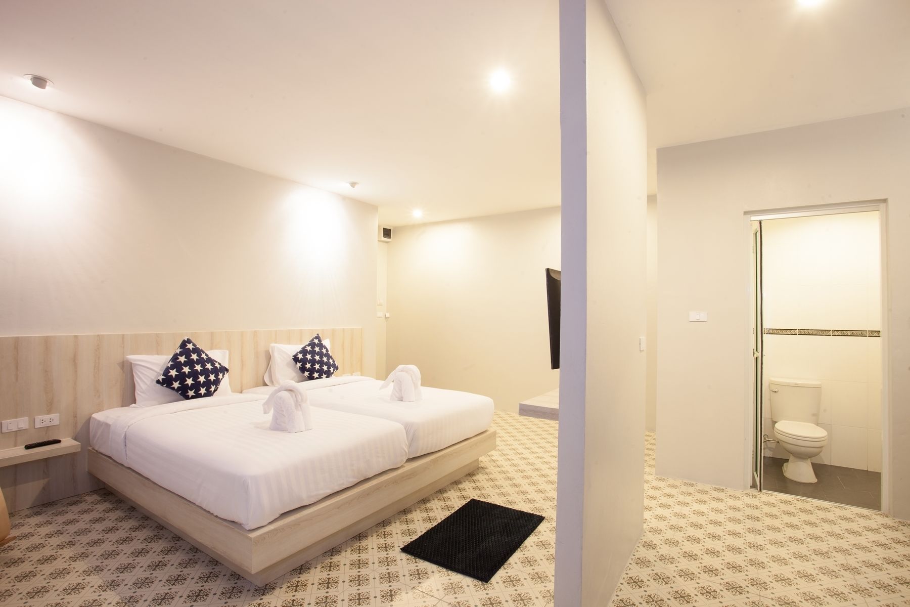 twin room | desk, free wifi