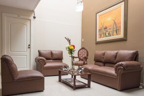 Coin salon dans le hall