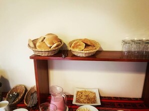 包含每日自助早餐