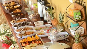 Free daily buffet breakfast