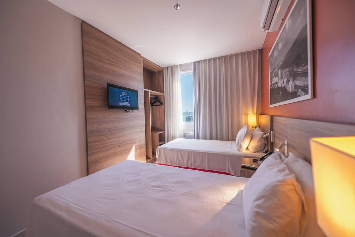 Minibar, Zimmersafe, Verdunkelungsvorhänge, kostenloses WLAN