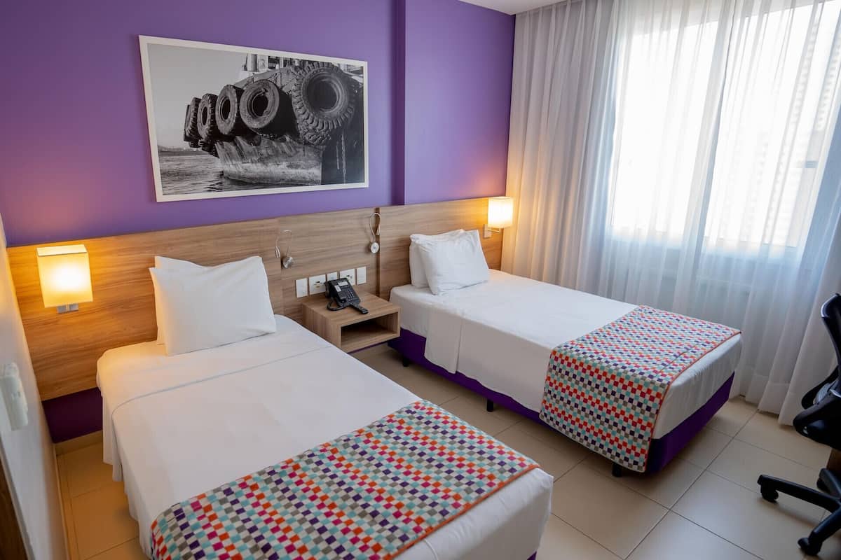 Minibar, in-room safe, blackout drapes, WiFi (free)
