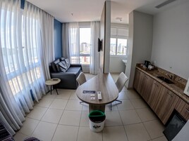Suite Luxo Queen Nao Fumante | Minibar, Zimmersafe, Verdunkelungsvorhänge, kostenloses WLAN