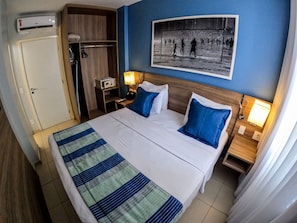 Minibar, in-room safe, blackout curtains, free WiFi - Comfort Hotel Santos (Santos)