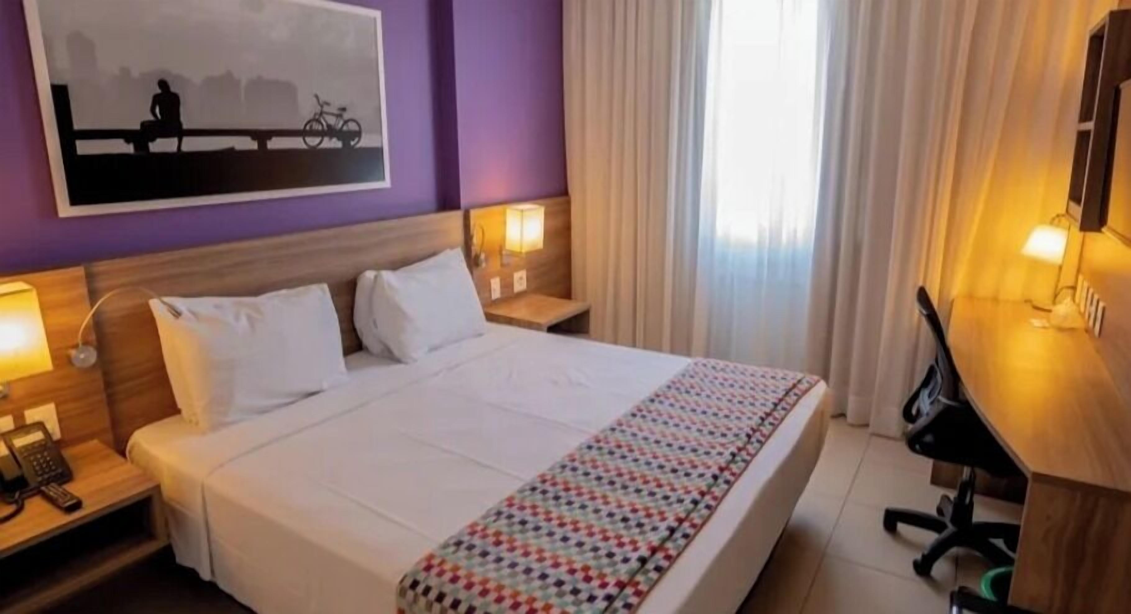 Premium Queen Non-Smoking | Minibar, caja de seguridad en la habitación y cortinas blackout 