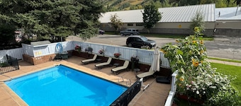 Shadow Mountain Lodge