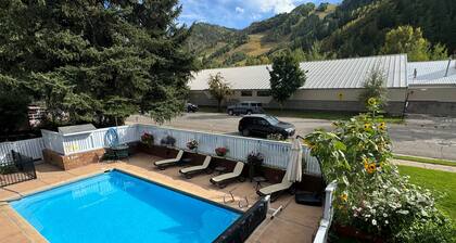 Shadow Mountain Lodge