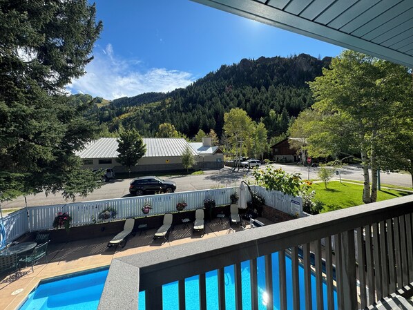 Signature Room, 1 Bedroom, Kitchen | Balcony