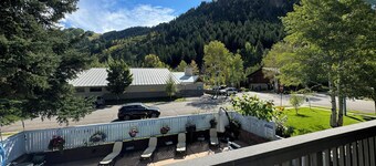 Shadow Mountain Lodge