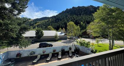 Shadow Mountain Lodge