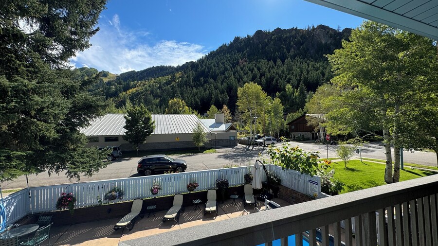 Shadow Mountain Lodge