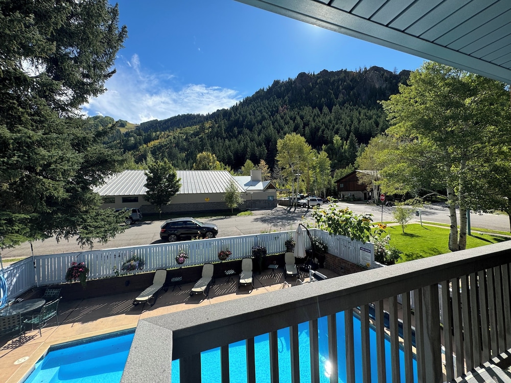 Shadow Mountain Lodge photo 3