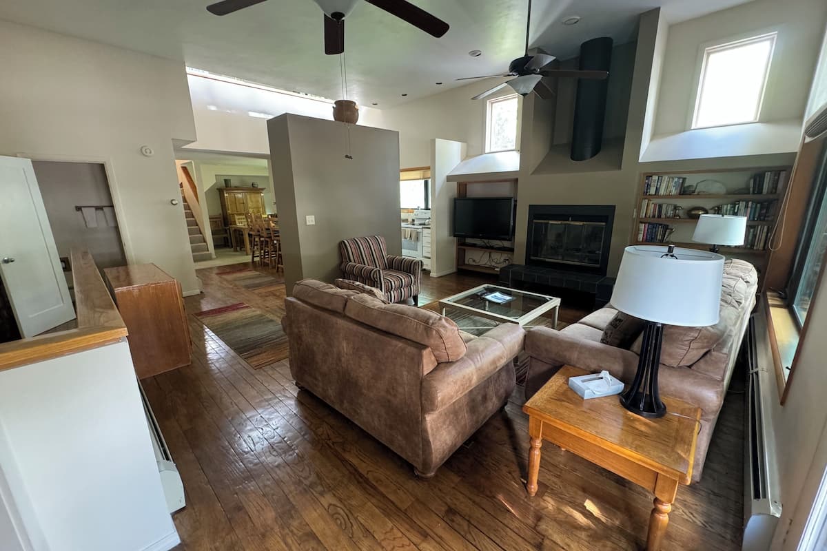 Signature Room, 3 Bedrooms, Kitchen | In-room dining