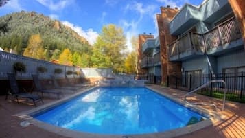 Kolam renang outdoor