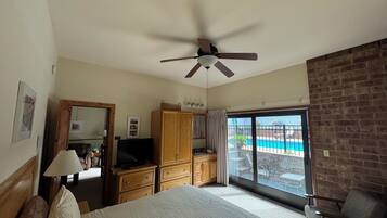 Signature Room, 1 Bedroom, Kitchen | Iron/ironing board, free cots/infant beds, free WiFi, bed sheets