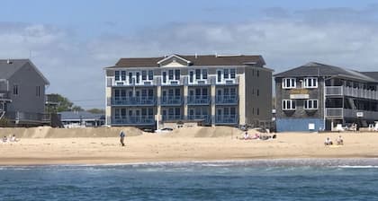 Misquamicut Beach Front Inn