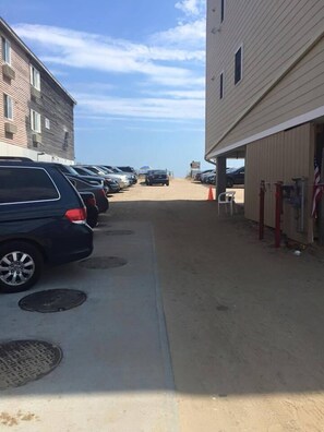 Free self-parking - Misquamicut Beach Front Inn (Westerly)