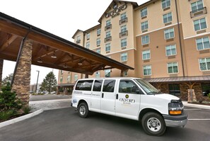 Airport shuttle - Oxford Suites Bellingham (Bellingham)