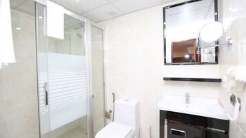 Shower, rainfall showerhead, free toiletries, hair dryer