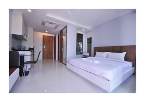 Deluxe Premium - The Bedroom Nai Harn Beach (Rawai)