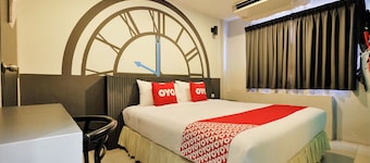 OYO 501 At Night Hostel