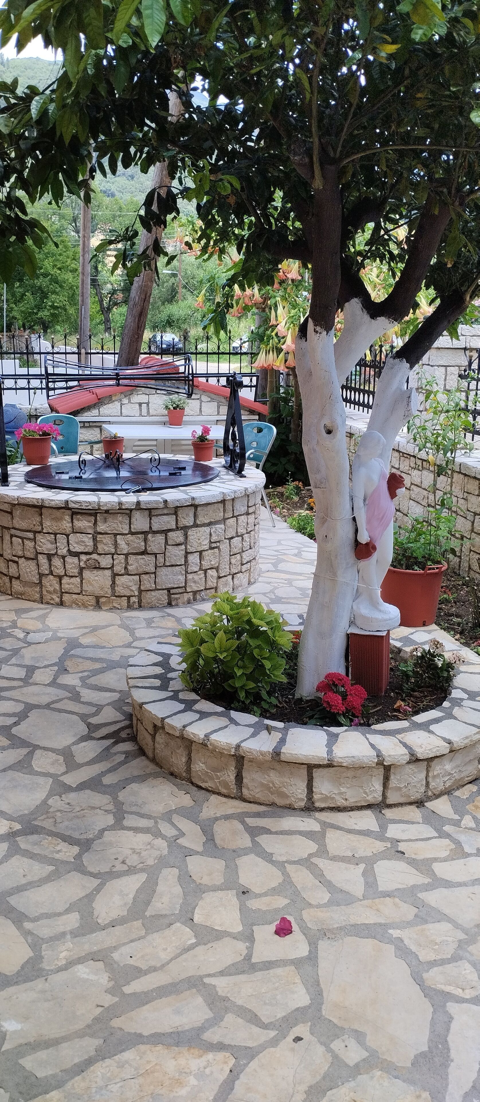 Apartment, 3 Bedrooms, Garden View | Front of property