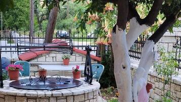 Apartment, 3 Bedrooms, Garden View | Front of property