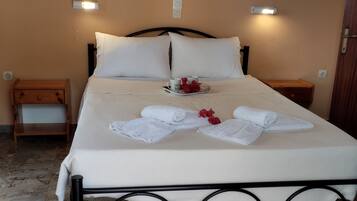 Apartment, 2 Bedrooms, Garden View | Soundproofing, free WiFi, bed sheets