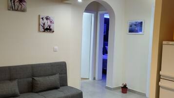 Apartment, 3 Bedrooms, Garden View | Private kitchen | Coffee/tea maker, fridge, stovetop, electric kettle