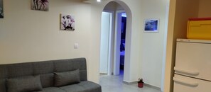 Apartment, 3 Bedrooms, Garden View | Private kitchen | Fridge, stovetop, coffee/tea maker, electric kettle