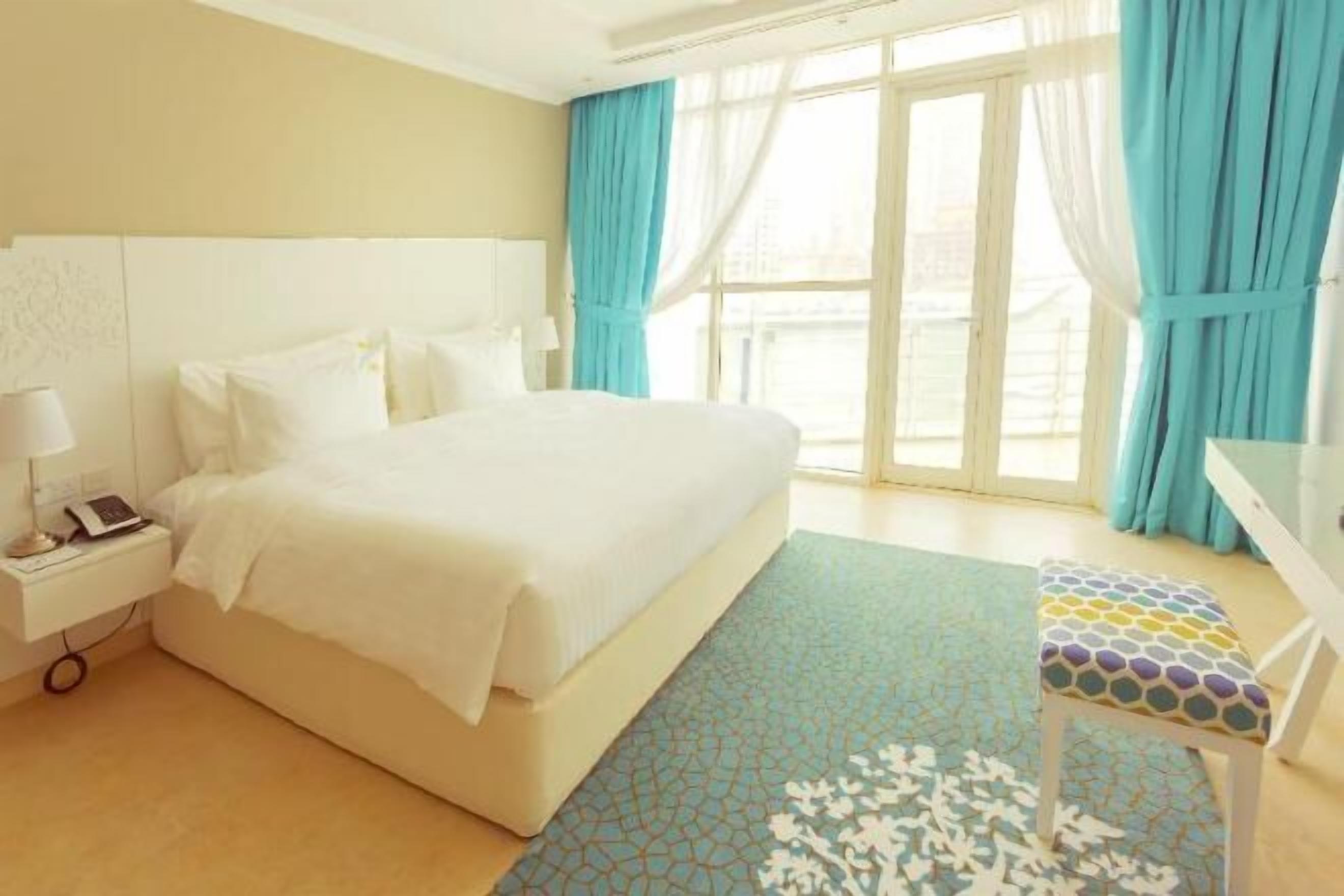 In-room safe, soundproofing, iron/ironing board, free WiFi