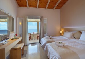 Apartamento Deluxe, 1 habitación, vistas al mar | 1 dormitorio, ropa de cama de alta calidad, caja fuerte