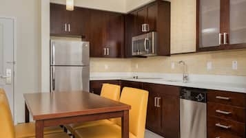 Literie hypoallergénique, coffres-forts dans les chambres, bureau