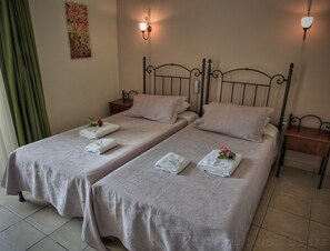 Rom – standard, hageutsikt | Barnesenger (inkludert) og ekstrasenger