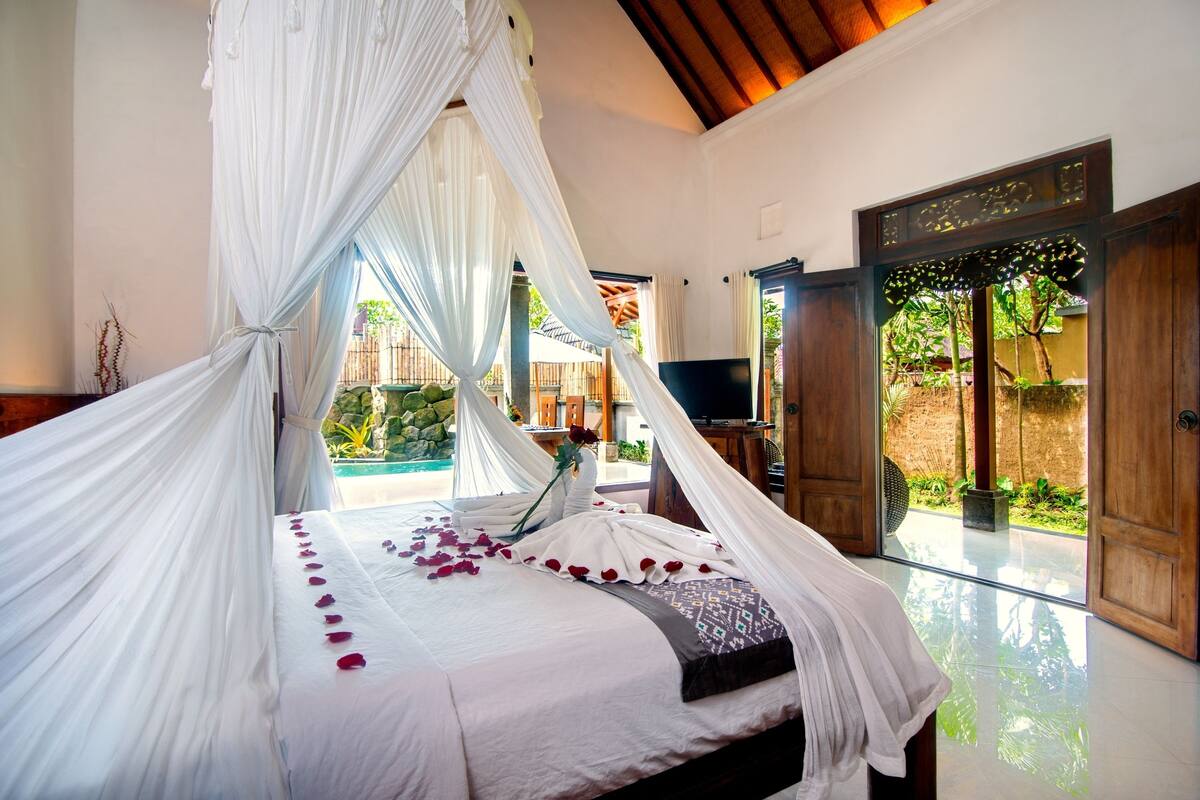 Vila, 1 quarto, piscina particular | Frigobar, cofres nos quartos, escrivaninha