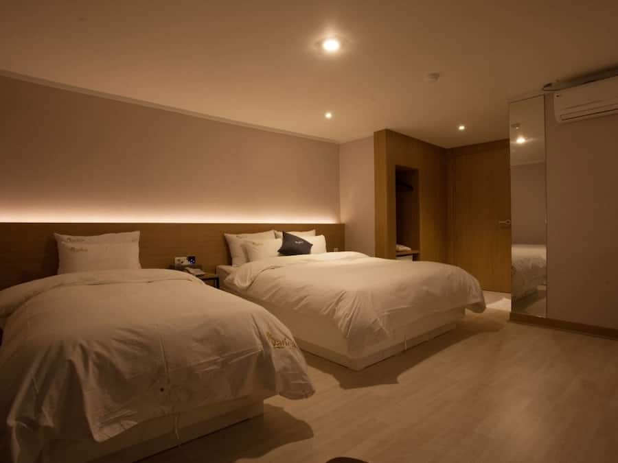 Standard Twin Room | Premium bedding, down comforters, in-room safe, desk