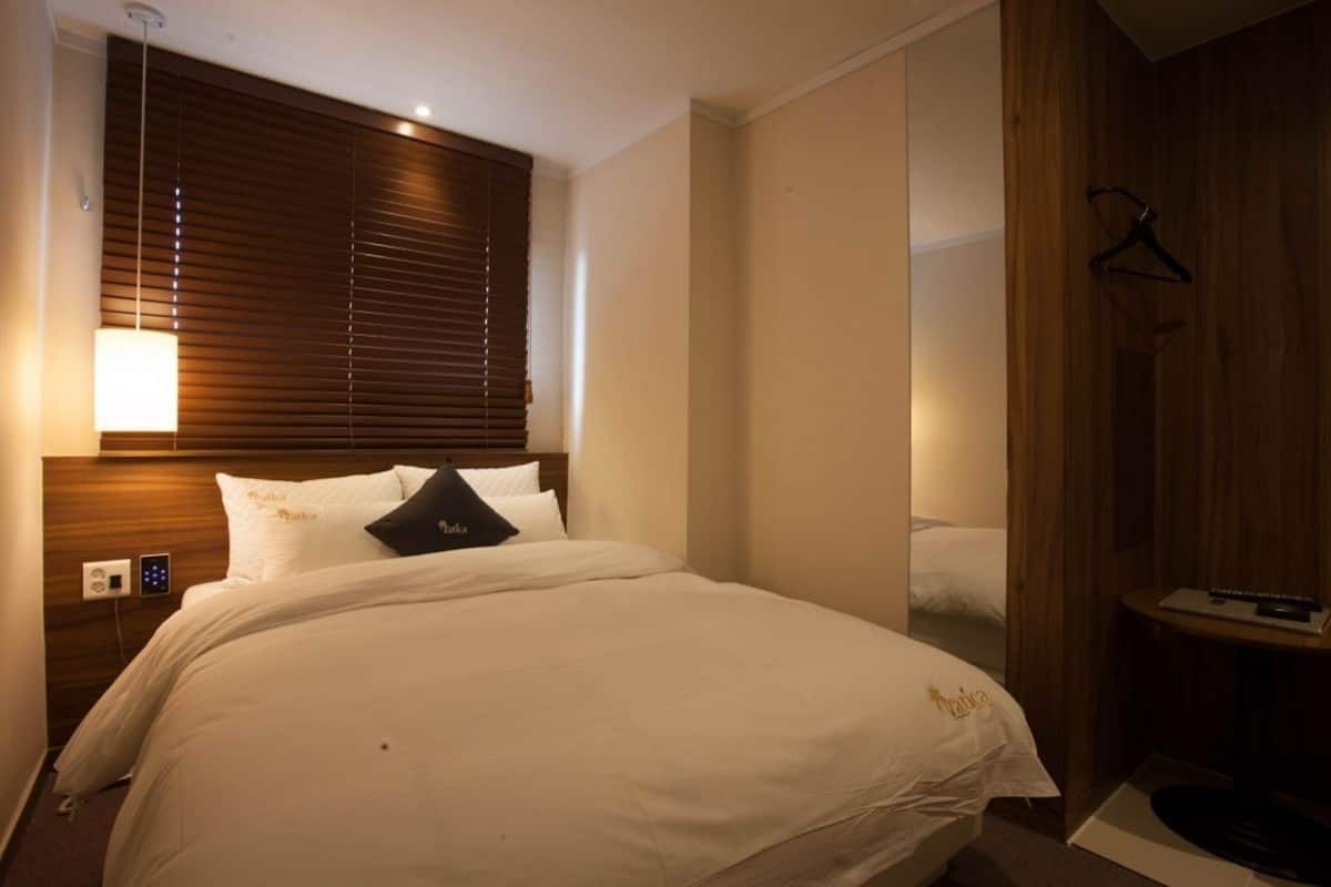 Habitación doble estándar | Ropa de cama de alta calidad y edredón