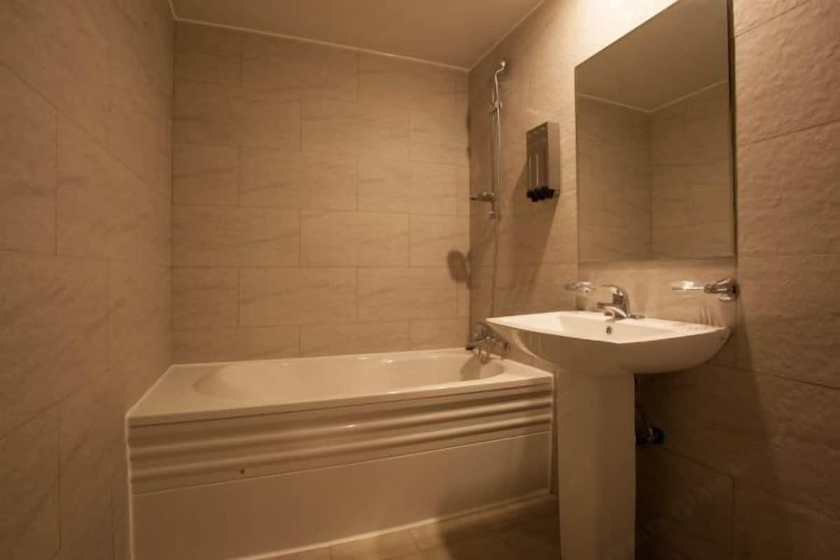 Combined shower/tub, hair dryer, bathrobes, slippers