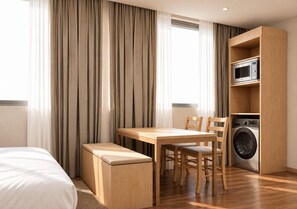 Living area - SAMHO HOTEL 삼호호텔 (Seoul)